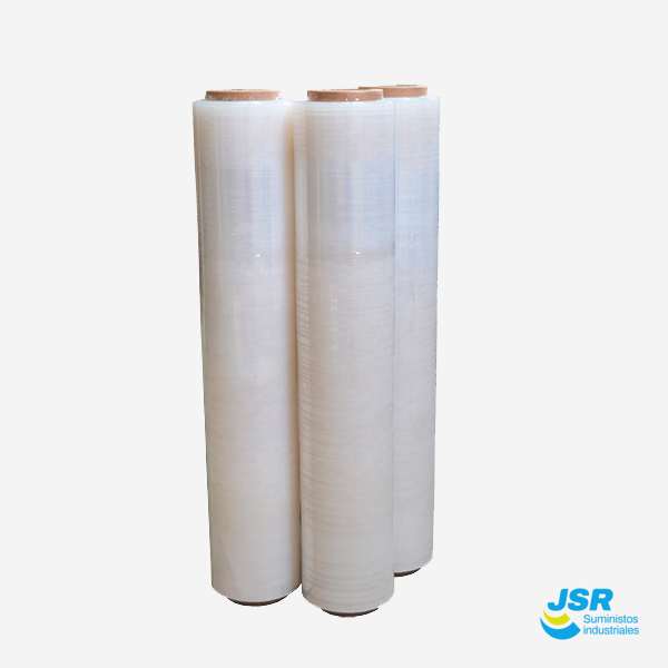 Tres rollos grandes de film estirable transparente colocados en vertical